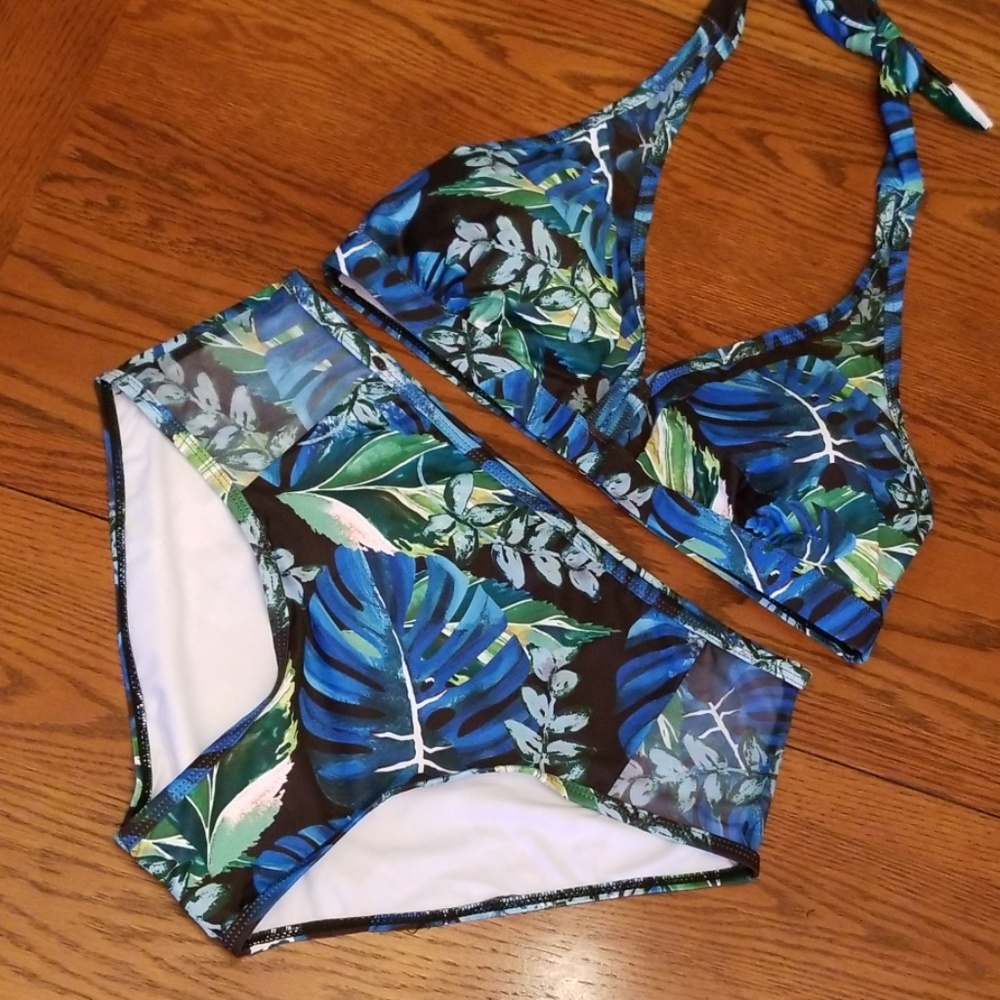XXL or 4X  2 piece blue floral bikini - Picture 3 of 4